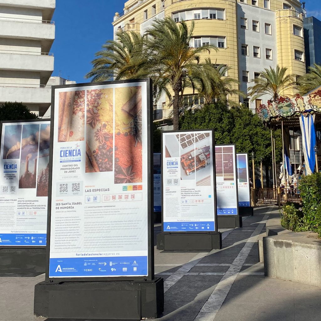 Diseño paneles expositores X Feria de la Ciencia en la Calle - Creaktiva